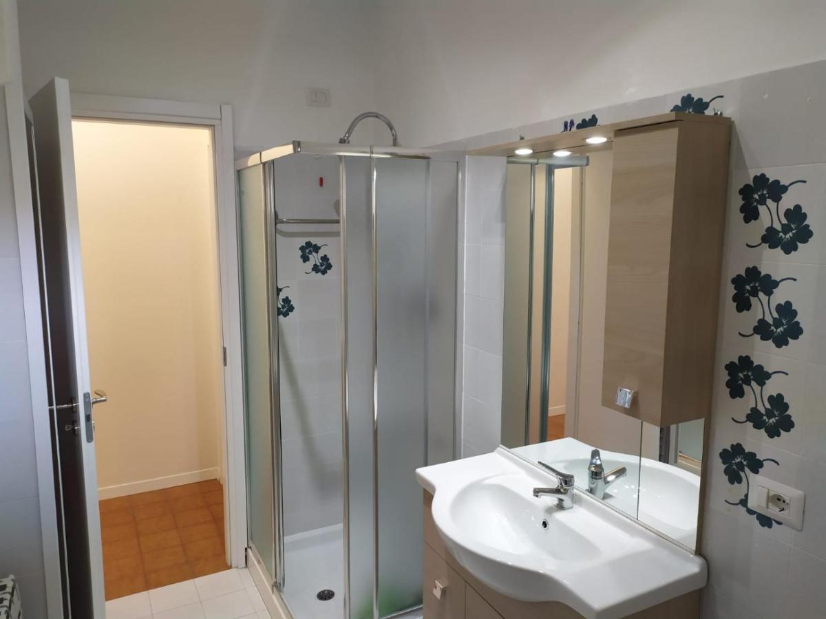 Beach House, 300 M Dal Mare, Marina Di Massa Exterior photo
